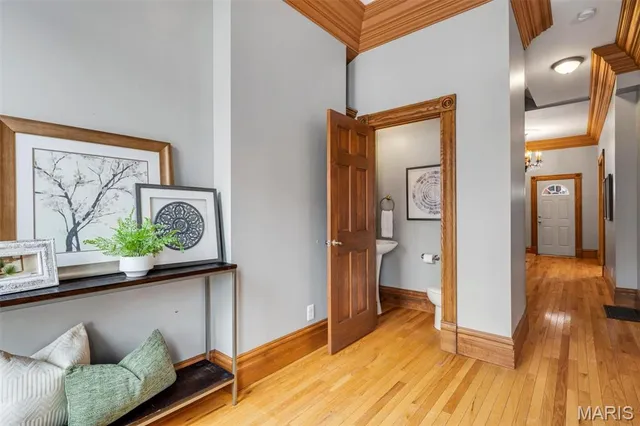 $424,999 | 3822 Shaw Boulevard, St. Louis, MO 63110