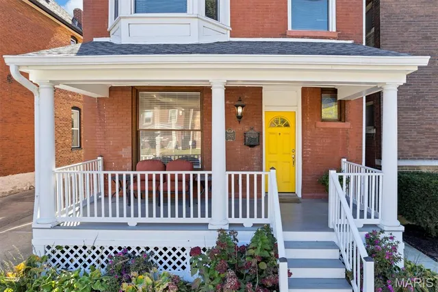 $424,999 | 3822 Shaw Boulevard, St. Louis, MO 63110