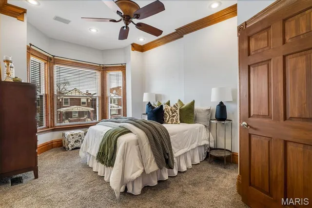 $424,999 | 3822 Shaw Boulevard, St. Louis, MO 63110