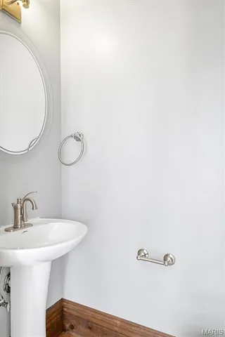 $449,944 | 3822 Shaw Boulevard, St. Louis, MO 63110