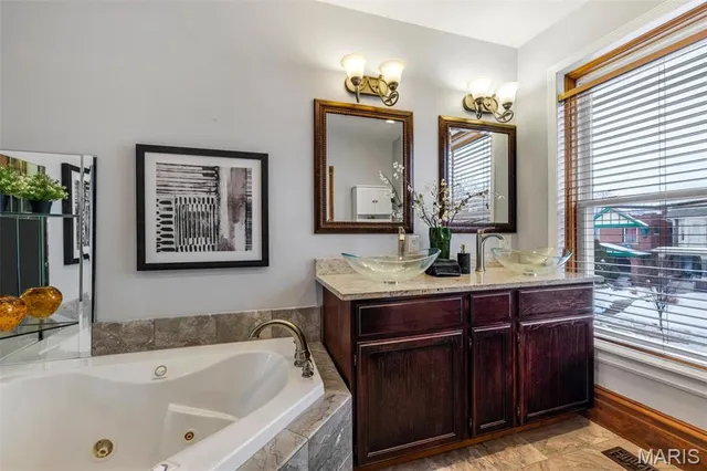 $424,999 | 3822 Shaw Boulevard, St. Louis, MO 63110