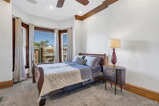 $449,944 | 3822 Shaw Boulevard, St. Louis, MO 63110