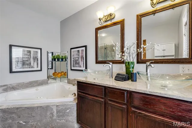 $424,999 | 3822 Shaw Boulevard, St. Louis, MO 63110