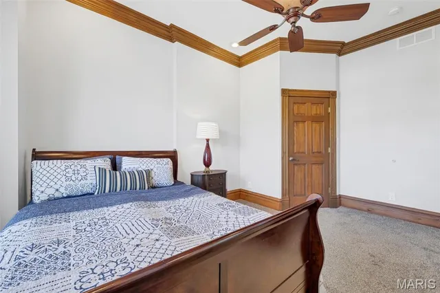 $449,944 | 3822 Shaw Boulevard, St. Louis, MO 63110