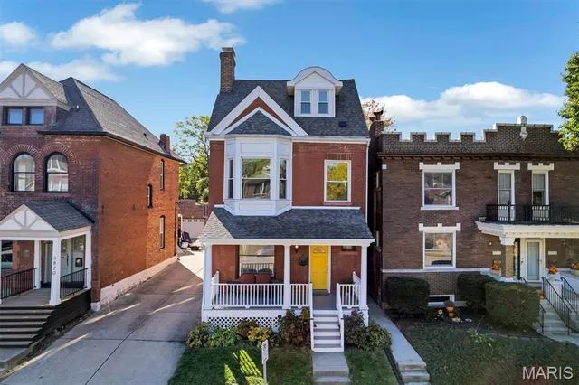 $449,944 | 3822 Shaw Boulevard, St. Louis, MO 63110