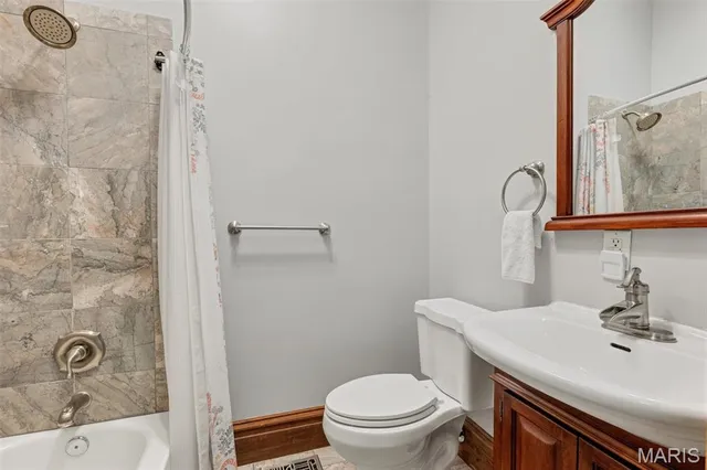 $449,944 | 3822 Shaw Boulevard, St. Louis, MO 63110