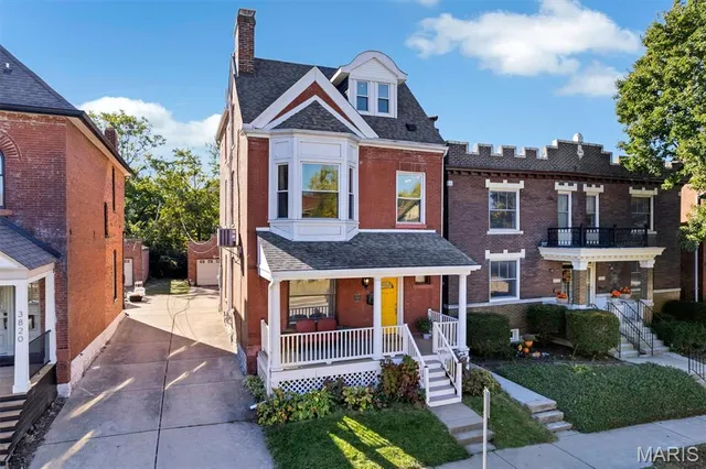 $449,944 | 3822 Shaw Boulevard, St. Louis, MO 63110