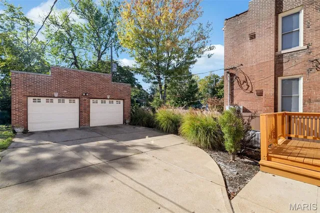 $449,944 | 3822 Shaw Boulevard, St. Louis, MO 63110