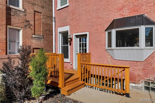 $449,944 | 3822 Shaw Boulevard, St. Louis, MO 63110