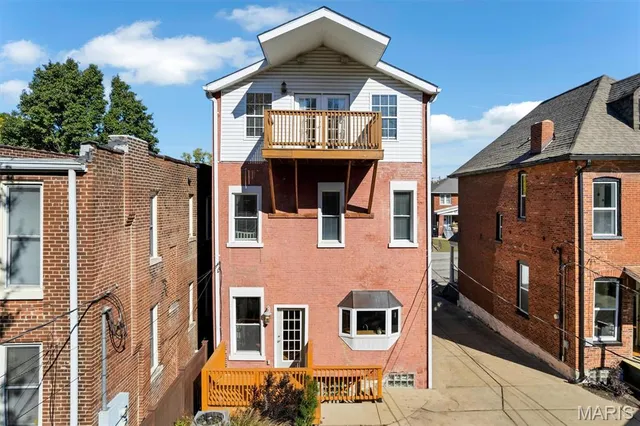 $449,944 | 3822 Shaw Boulevard, St. Louis, MO 63110