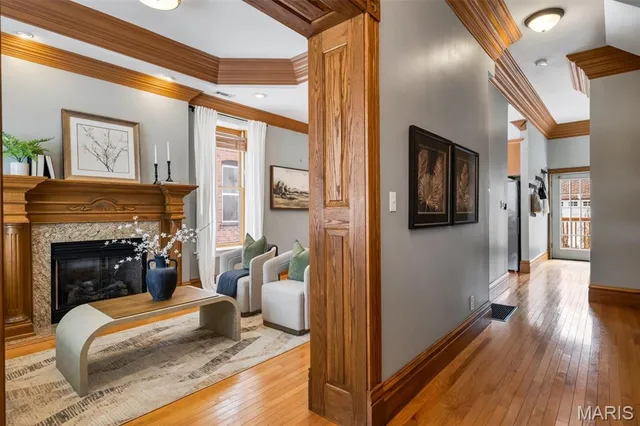 $424,999 | 3822 Shaw Boulevard, St. Louis, MO 63110