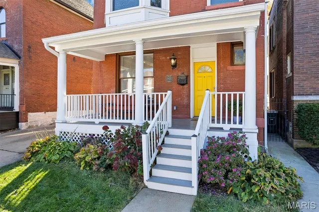 $449,944 | 3822 Shaw Boulevard, St. Louis, MO 63110