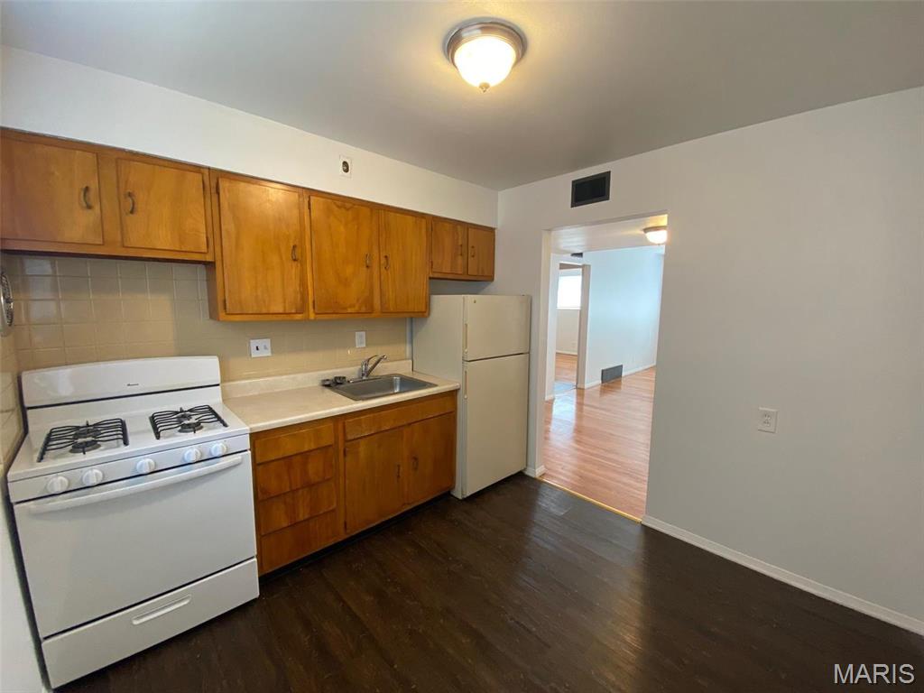 8518 Titchfield Court, Unit D St. Louis, MO 63123 - Photo 4 of 10