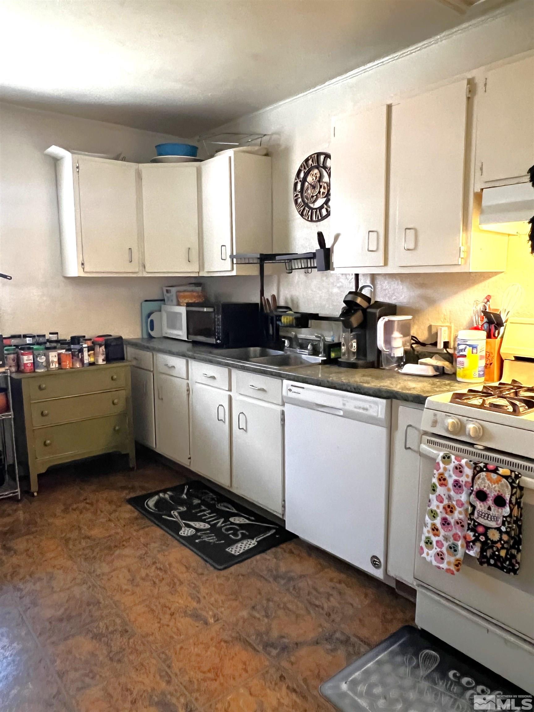 655 Hood Avenue Reno, NV 89512 - Photo 5 of 23 Photo 5