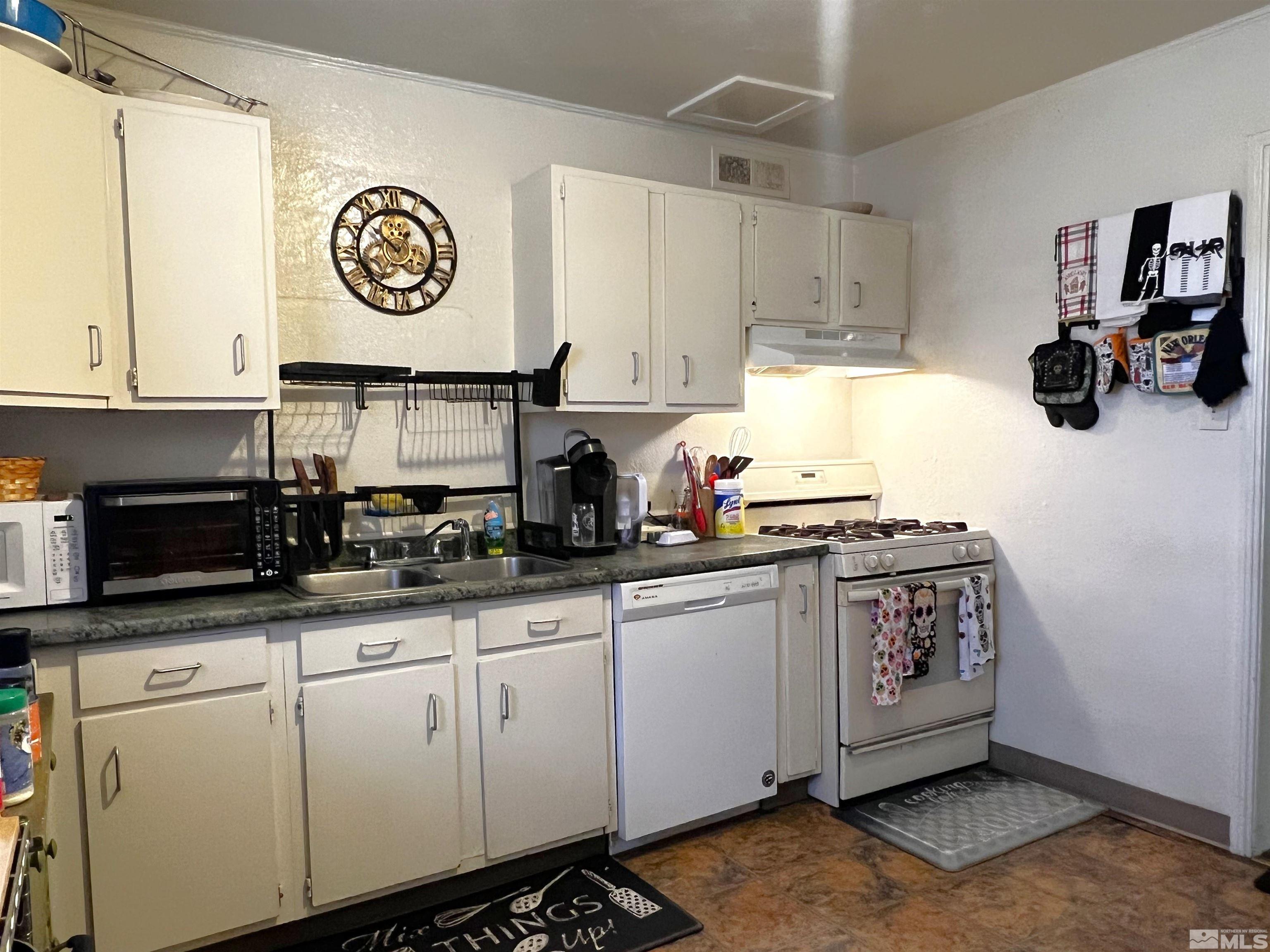 655 Hood Avenue Reno, NV 89512 - Photo 6 of 23 Photo 6