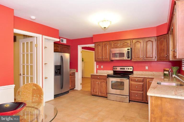 1251 Pine Hill Road McLean, VA 22101 - Photo 11 of 20 Kitchen #3