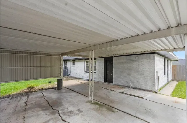 a view of a house with garage