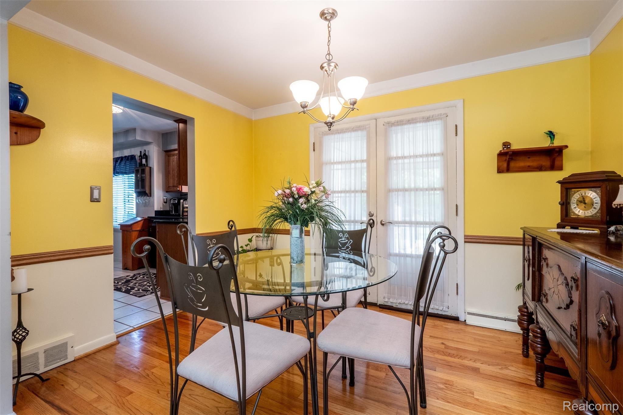 415 Red Oak Lane Rochester, MI 48307 - Photo 7 of 32 415 Red Oak Ln-7.jpg
