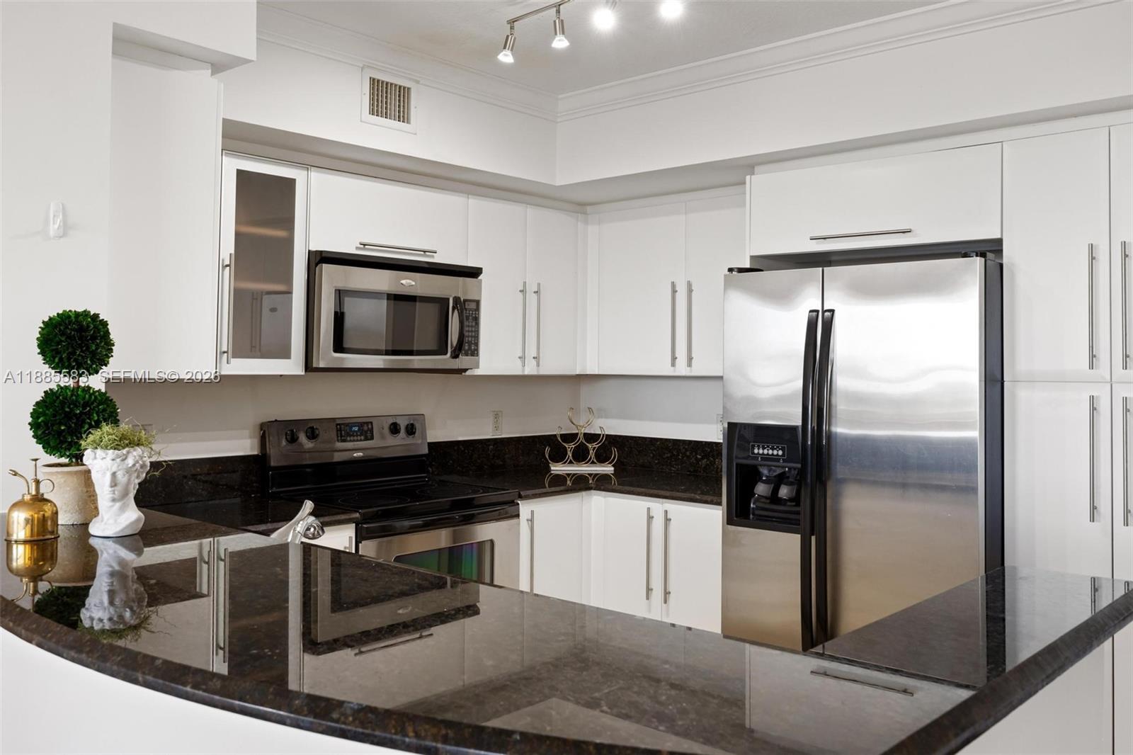 3232 Southwest 22nd Terrace, Unit 1003 Miami, FL 33145 - Photo 9 of 37