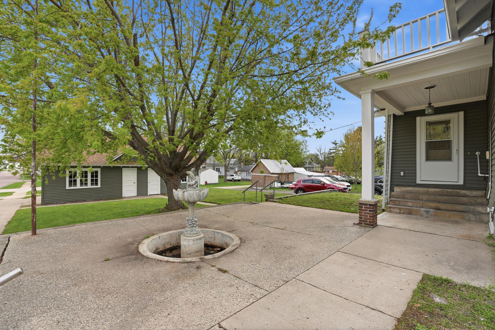 301 4th Street West Winthrop, MN 55396 - Photo 3 of 39