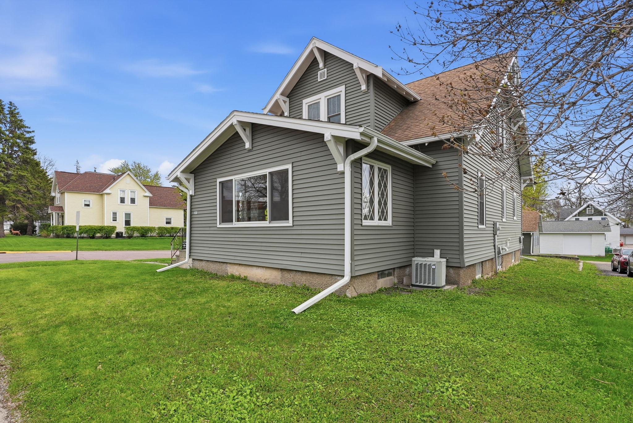 301 4th Street West Winthrop, MN 55396 - Photo 4 of 39