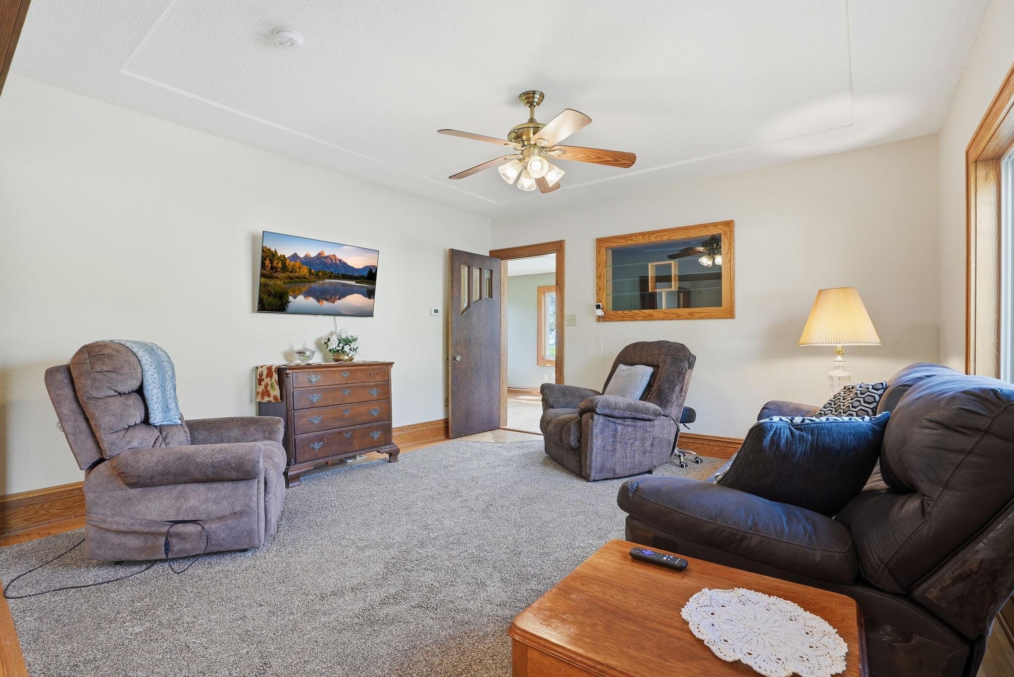 301 4th Street West Winthrop, MN 55396 - Photo 9 of 39