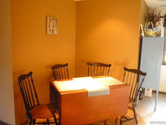 4623 Chestnut Ridge Road, Unit B Amherst, NY 14228 - Photo 4 of 16 Dining Room Great place for a table!