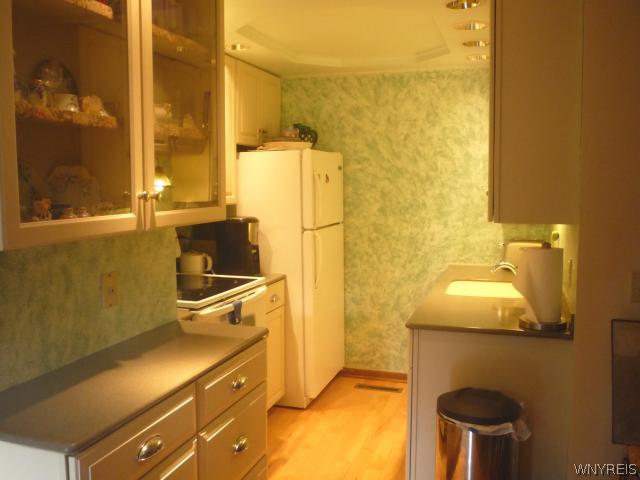 4623 Chestnut Ridge Road, Unit B Amherst, NY 14228 - Photo 6 of 16 Kitchen