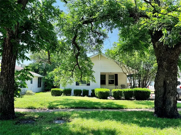 $134,900 | 922 Plum Street, Graham, TX 76450