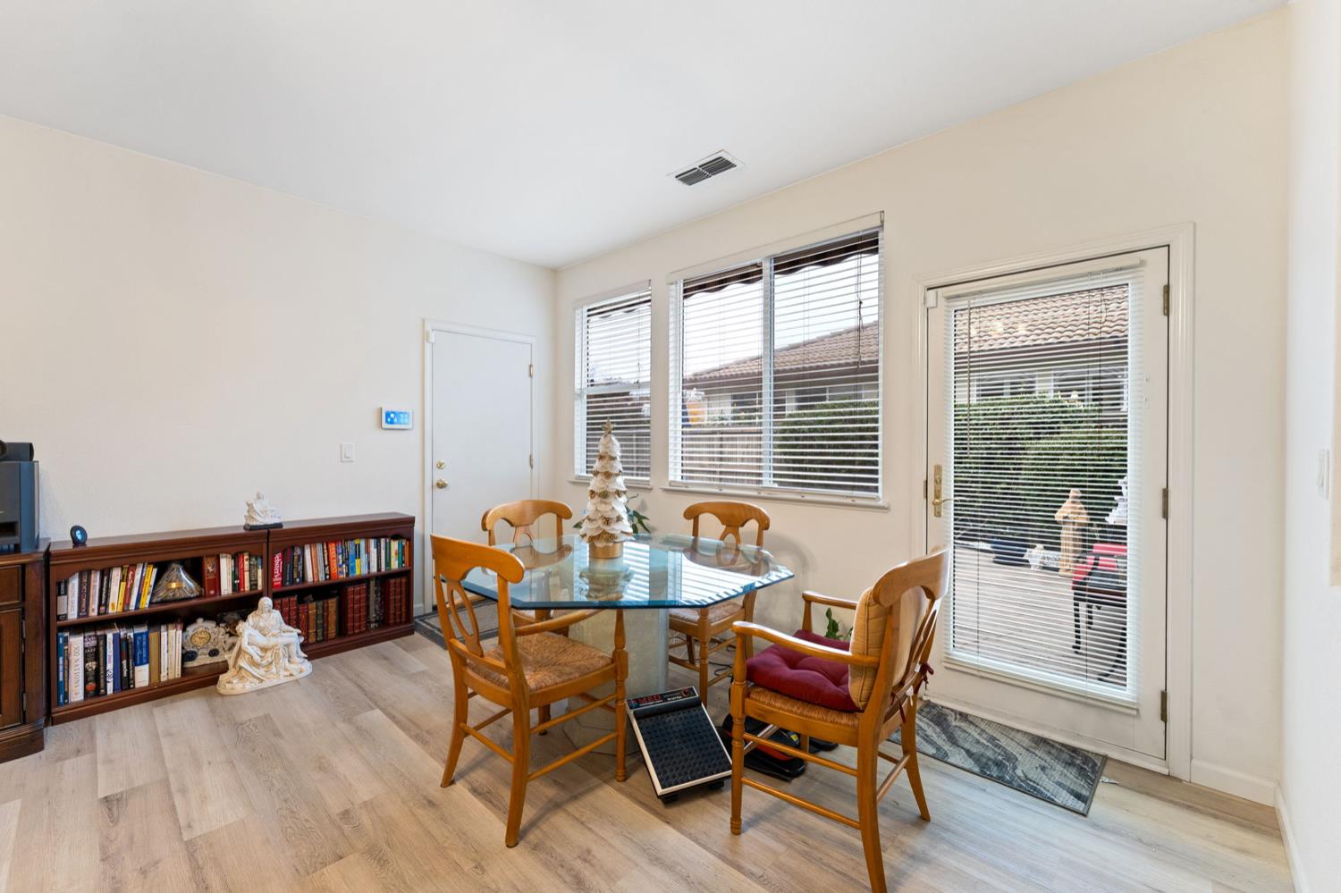 2270 Rose Arbor Drive Sacramento, CA 95835 - Photo 11 of 21