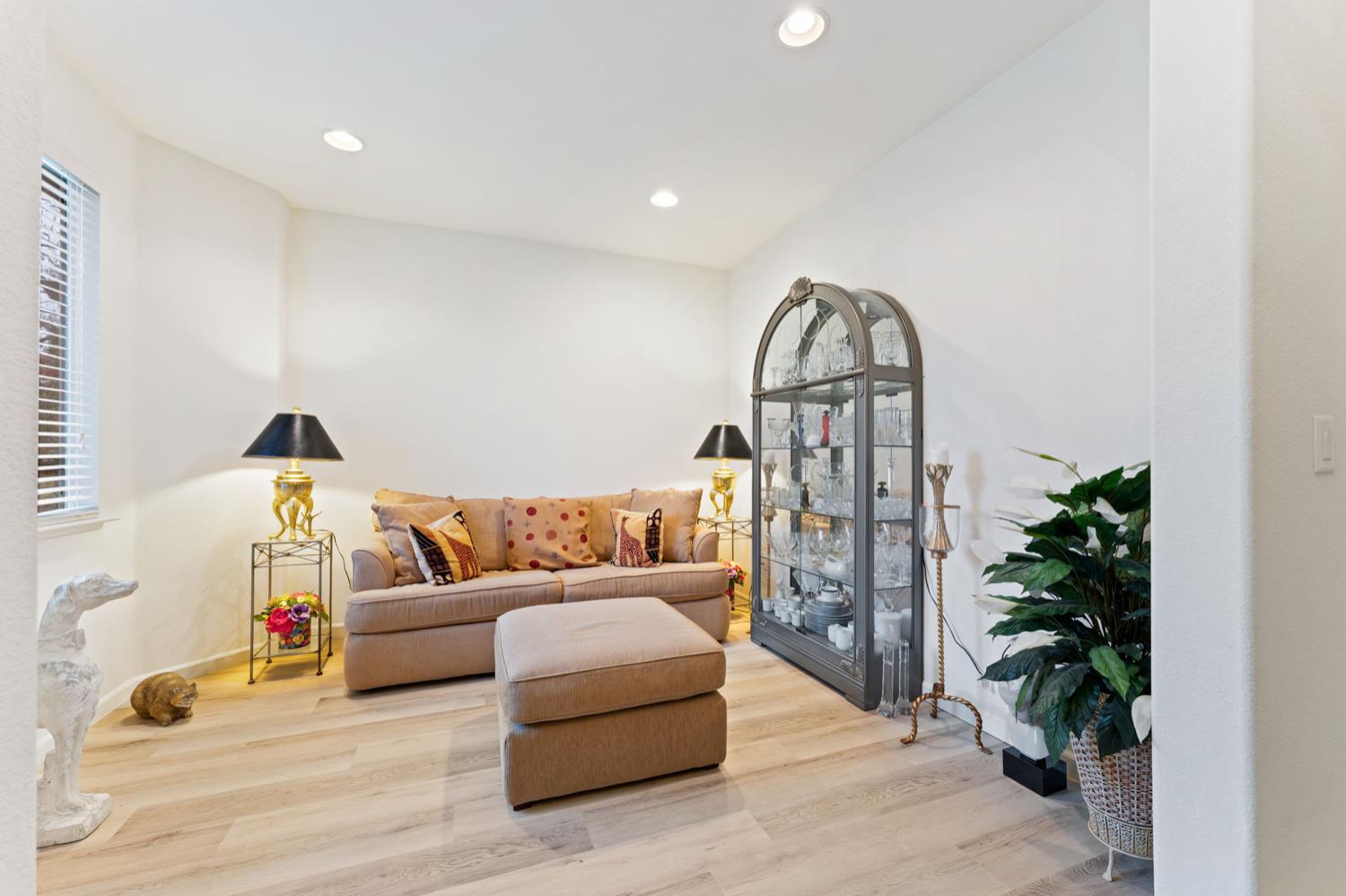 2270 Rose Arbor Drive Sacramento, CA 95835 - Photo 3 of 21