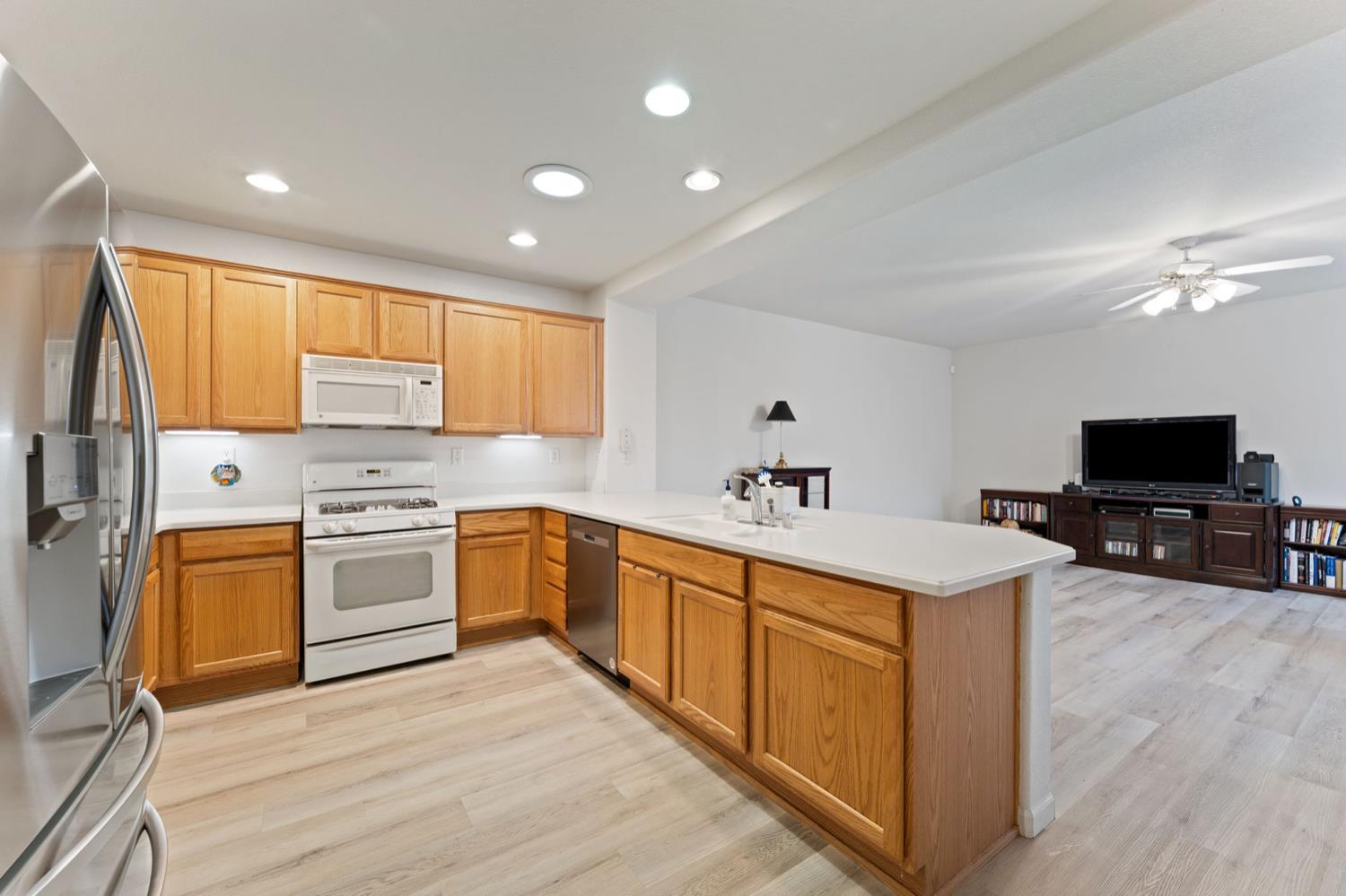 2270 Rose Arbor Drive Sacramento, CA 95835 - Photo 6 of 21