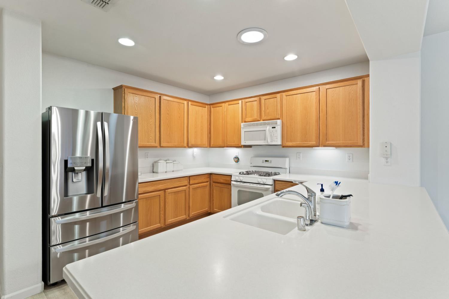 2270 Rose Arbor Drive Sacramento, CA 95835 - Photo 8 of 21