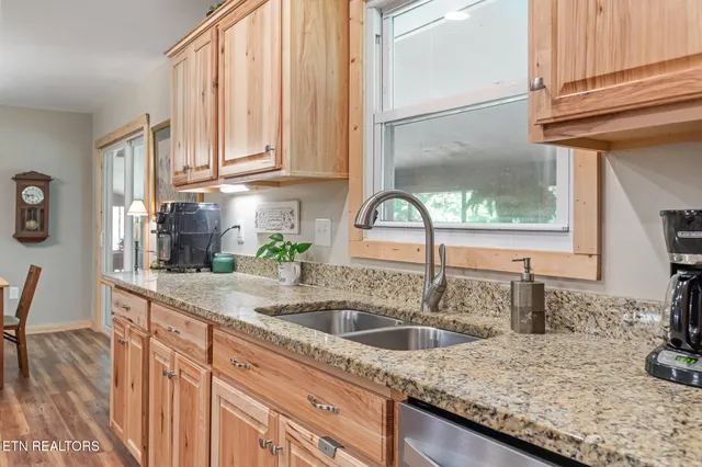 $675,000 | 4527 East Scenic Drive, Gatlinburg, TN 37738