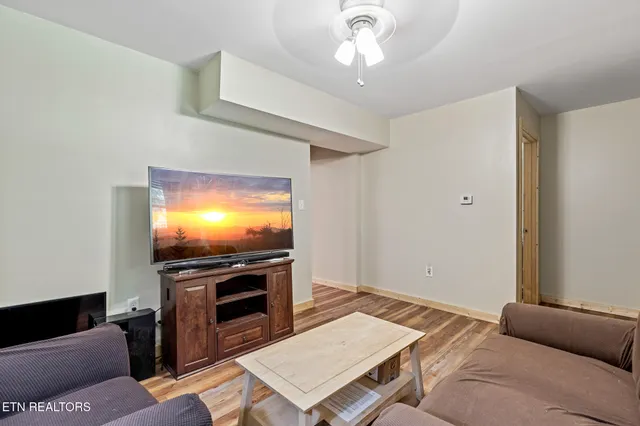 $675,000 | 4527 East Scenic Drive, Gatlinburg, TN 37738