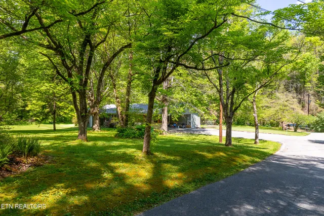 $675,000 | 4527 East Scenic Drive, Gatlinburg, TN 37738