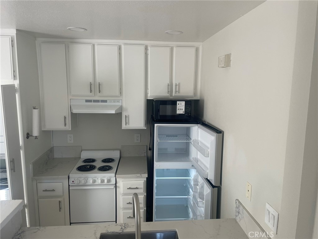 3703 Country Oaks Loop, Unit B Ontario, CA 91761 - Photo 15 of 30 a kitchen with cabinets and appliances