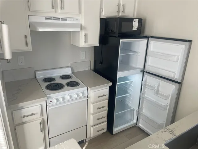 $1,950 | 3703 Country Oaks Loop, Unit B, Ontario, CA 91761