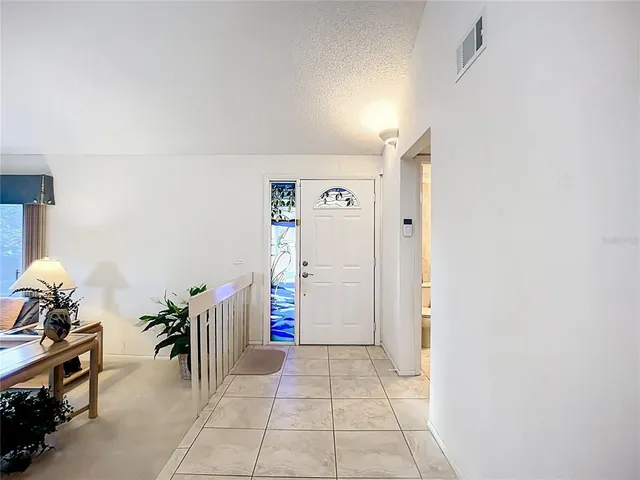 a view of entryway with furniture