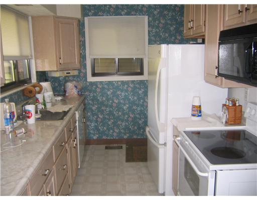 105 McCutcheon Road Coraopolis, PA 15108 - Photo 4 of 8 Kitchen.
