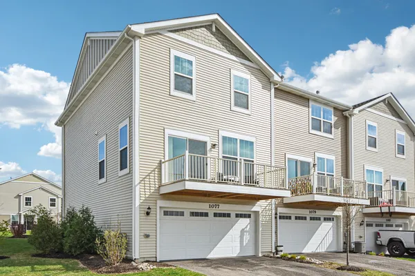 $389,000 | 1077 Moraine Drive, South Elgin, IL 60177