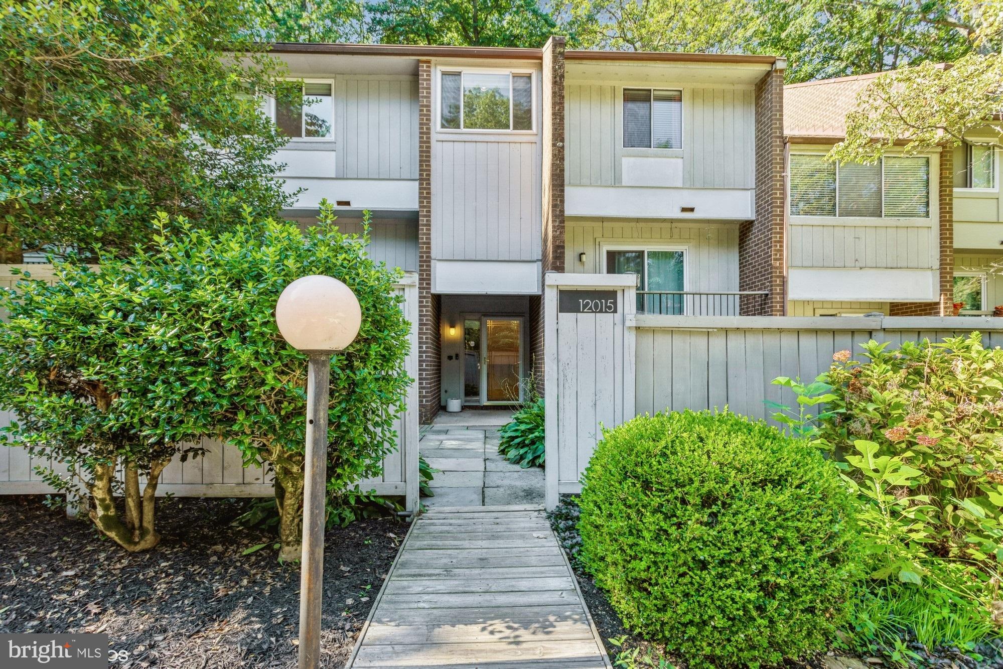 12015 Insha Court Reston, VA 20191 - Photo 1 of 39 Mid Century Modern Vibe