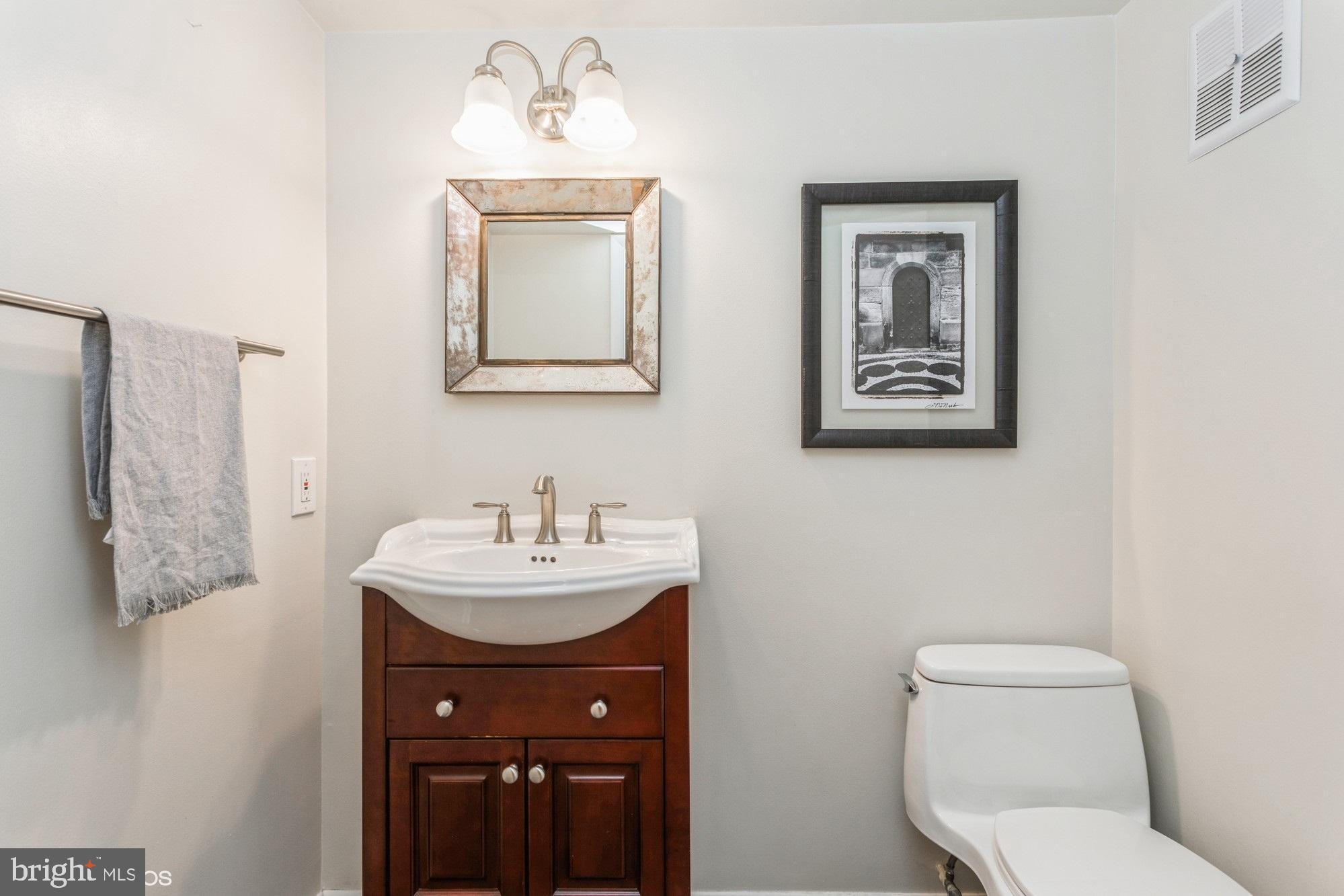 12015 Insha Court Reston, VA 20191 - Photo 20 of 39 HALF BATH