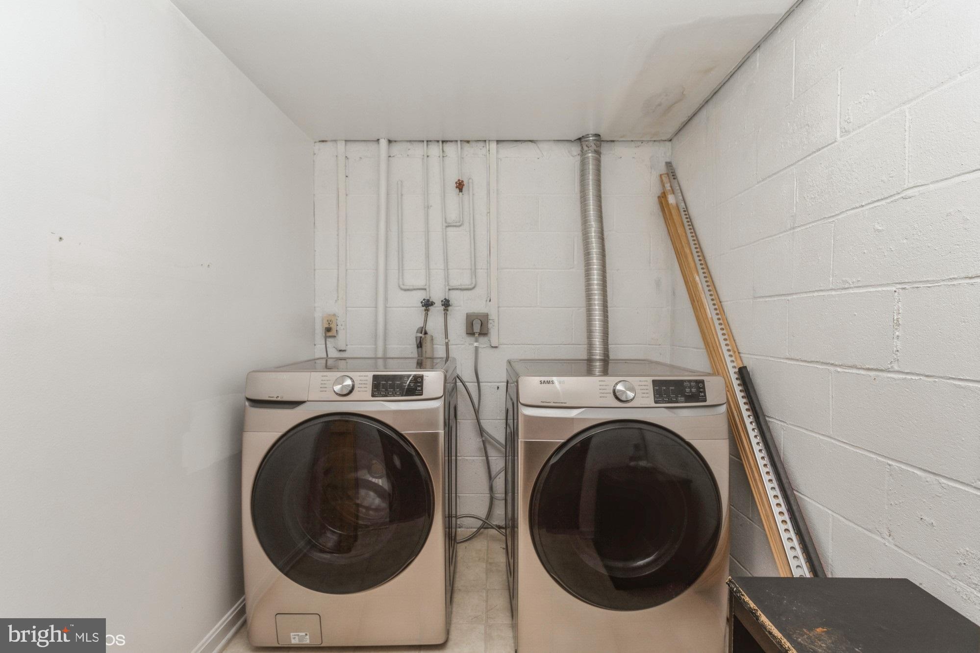12015 Insha Court Reston, VA 20191 - Photo 33 of 39 LOWER LEVEL LAUNDRY ROOM