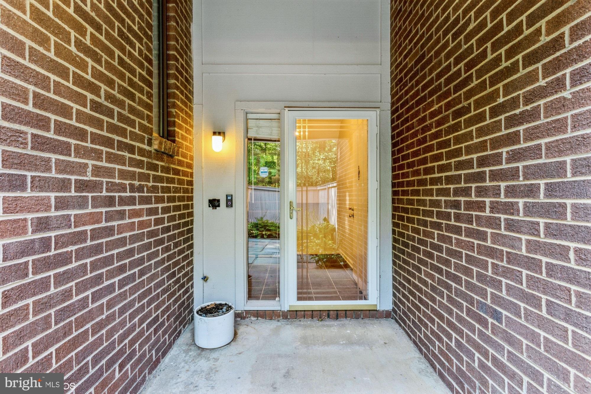 12015 Insha Court Reston, VA 20191 - Photo 5 of 39 ENTRANCE