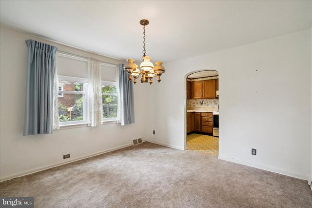 $300,000 | 6476 Henry Avenue, Philadelphia, PA 19128