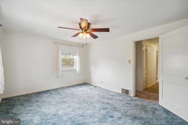 $300,000 | 6476 Henry Avenue, Philadelphia, PA 19128