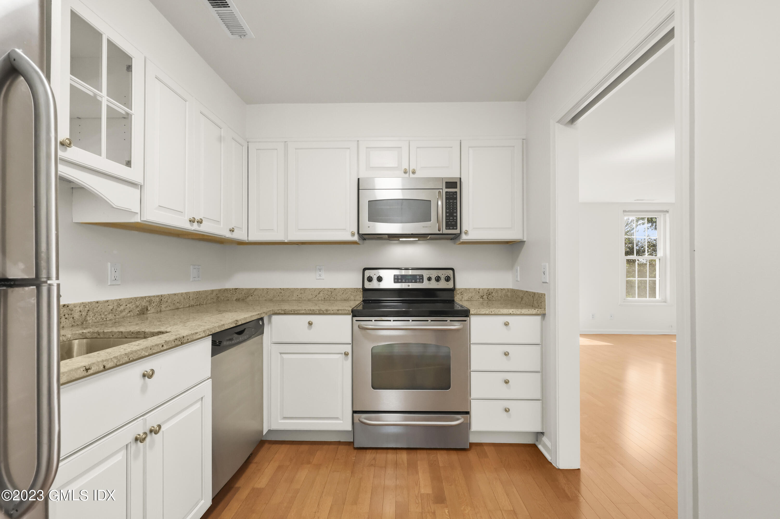 140 Field Point Road, Unit 26 Greenwich, CT 06830 - Photo 5 of 12 140 Field Point Rd Unit 26-print-009-015