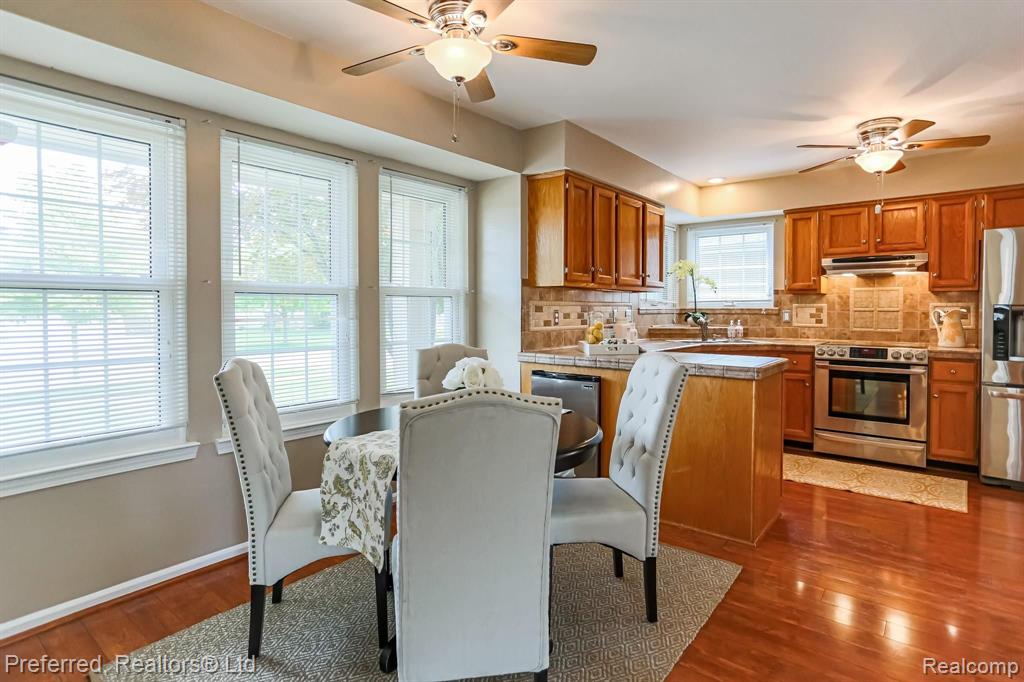 44518 Ridgefield Road Canton, MI 48188 - Photo 13 of 33