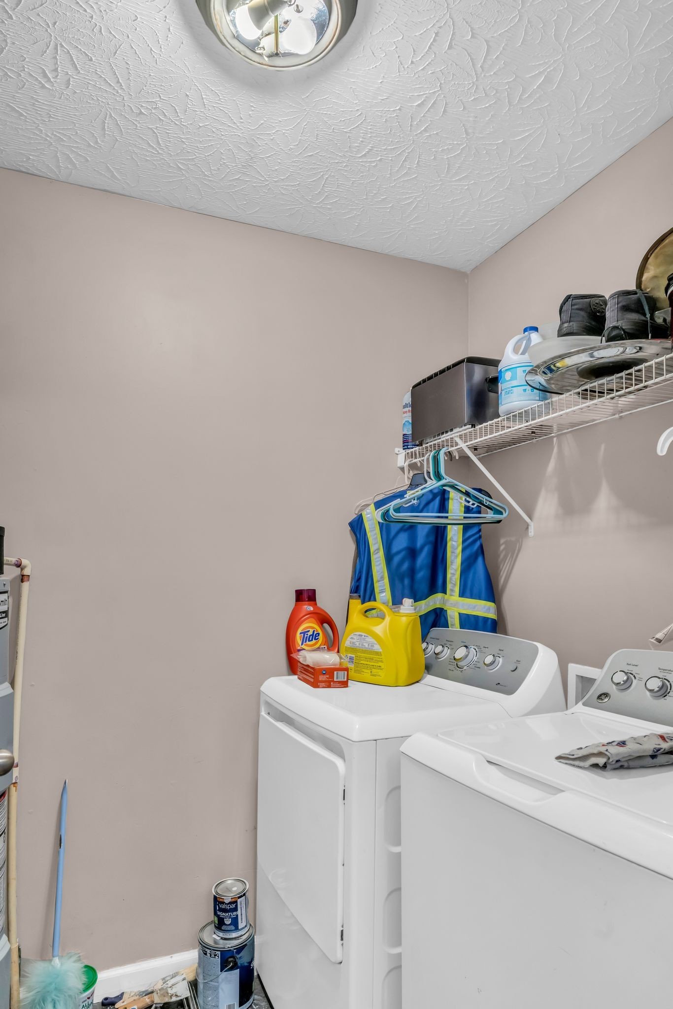 2450 Scotty Parker Road Portland, TN 37148 - Photo 15 of 37 a bathroom with a sink a stove and a table
